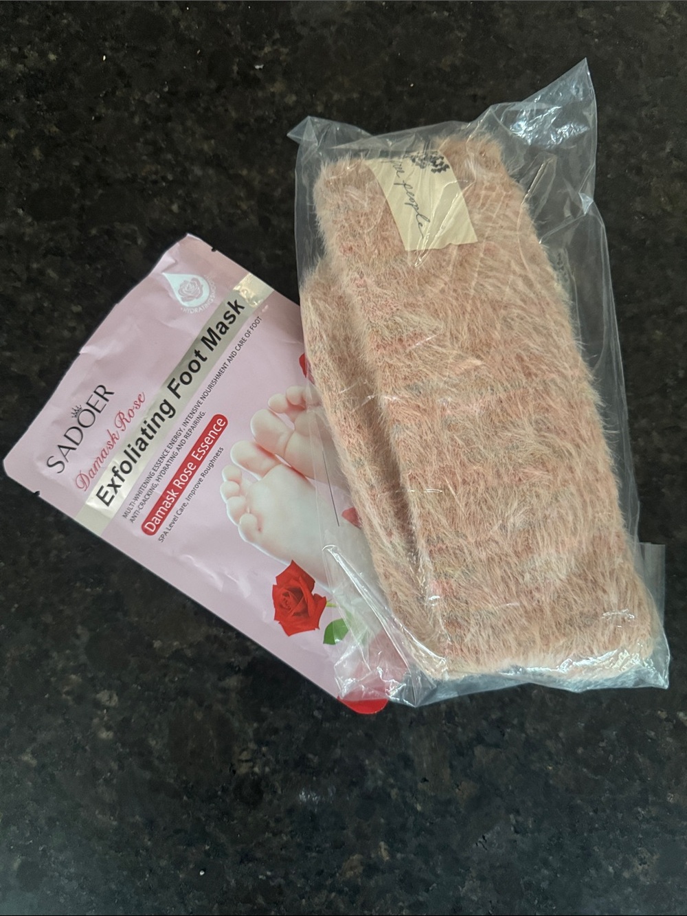 Exfoliating Foot Mask & Free People Sock Set - Pink